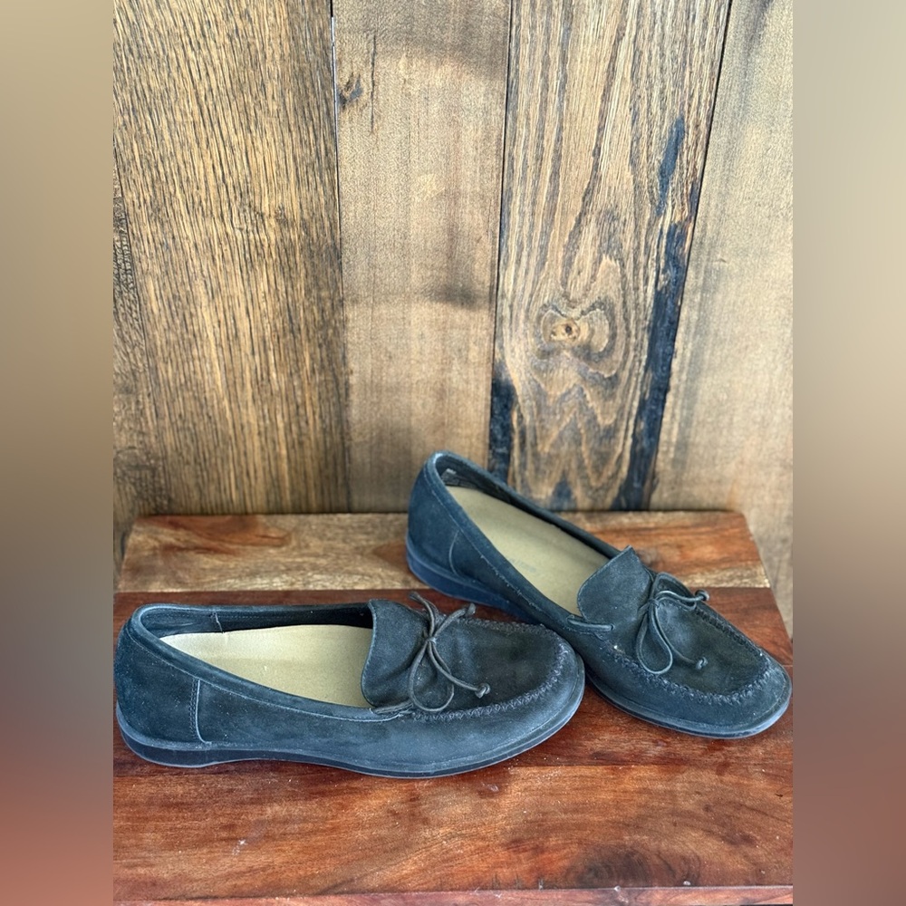 Naturalizer Edith Black Suede Loafers | Size 8M